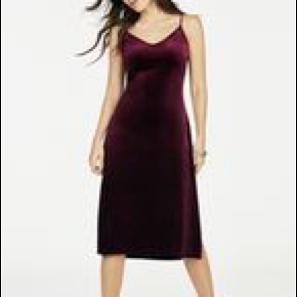 JustFab Dresses & Skirts - JustFab Burgundy velvet dress